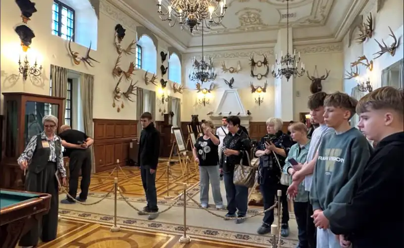 Два замка, две судьбы и сотни 💯 километров величия 🏰✨. 