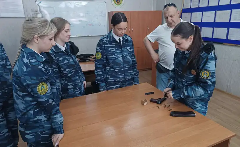 Члены ВПК «Алмаз» Государственного учреждения образования «Средняя школа №16 г. Мозыря» посетили Мозырский отдел Департамента охраны МВД РБ